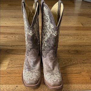 Corral A2663 Women’s Embroidered Distressed Brown Square Toe Western Boot- 8